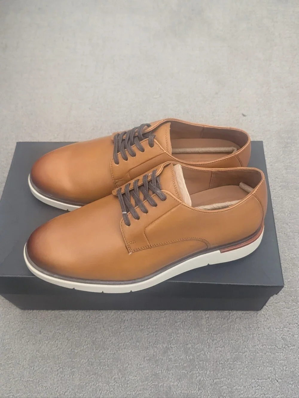 Men's Tan Leather Derby Shoes with Dark Contrast Laces